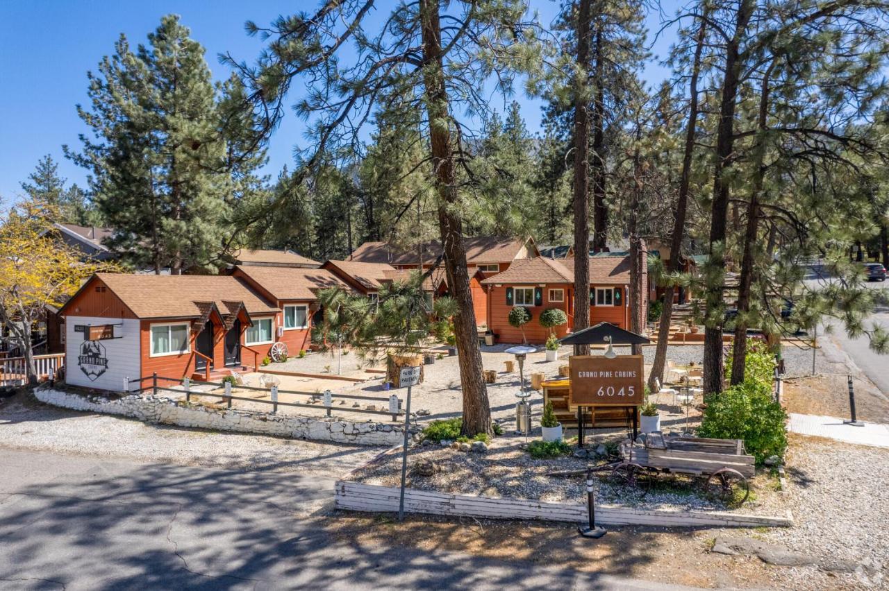 Grand Pine Cabins Wrightwood Exterior photo