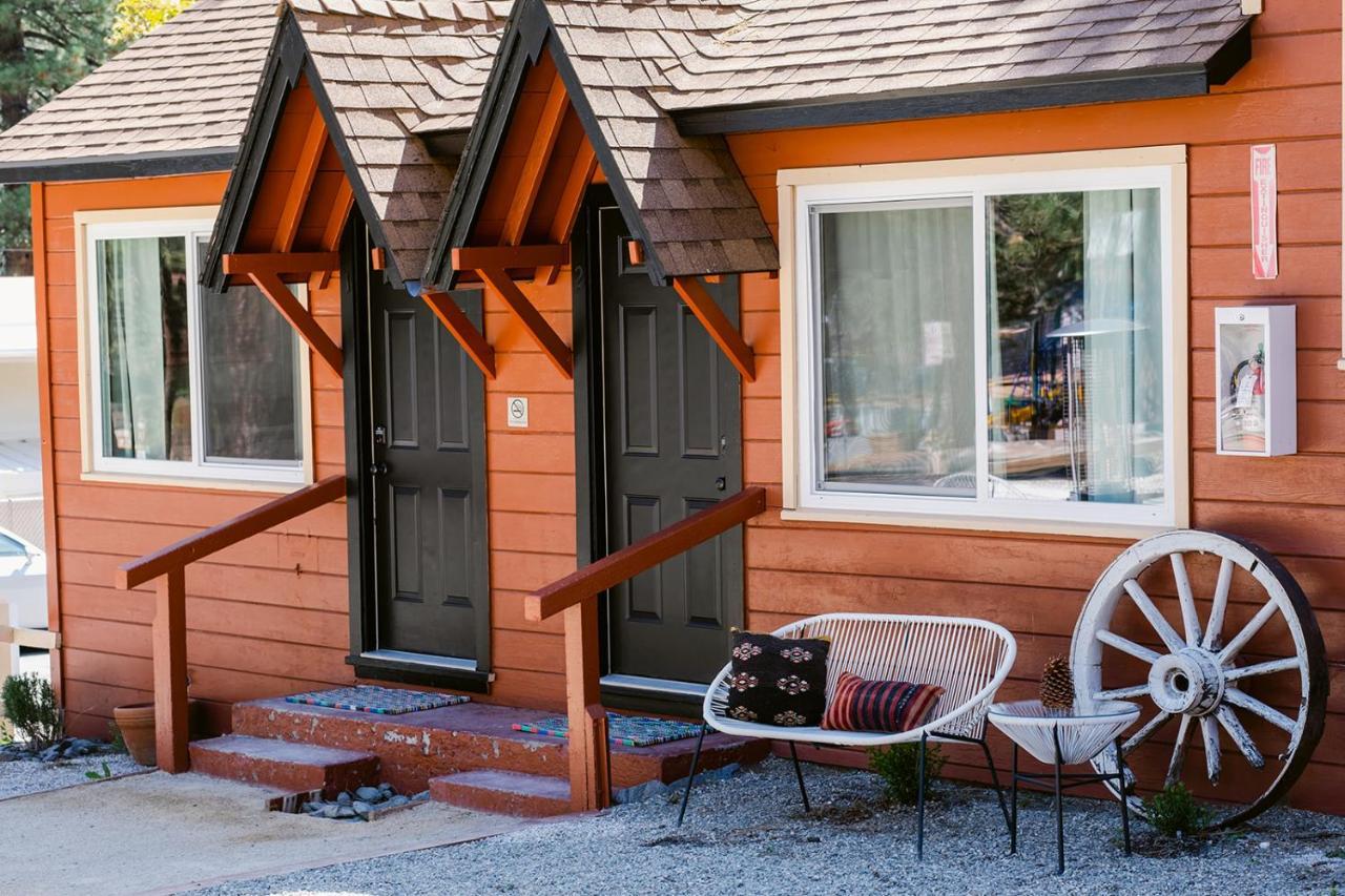 Grand Pine Cabins Wrightwood Exterior photo