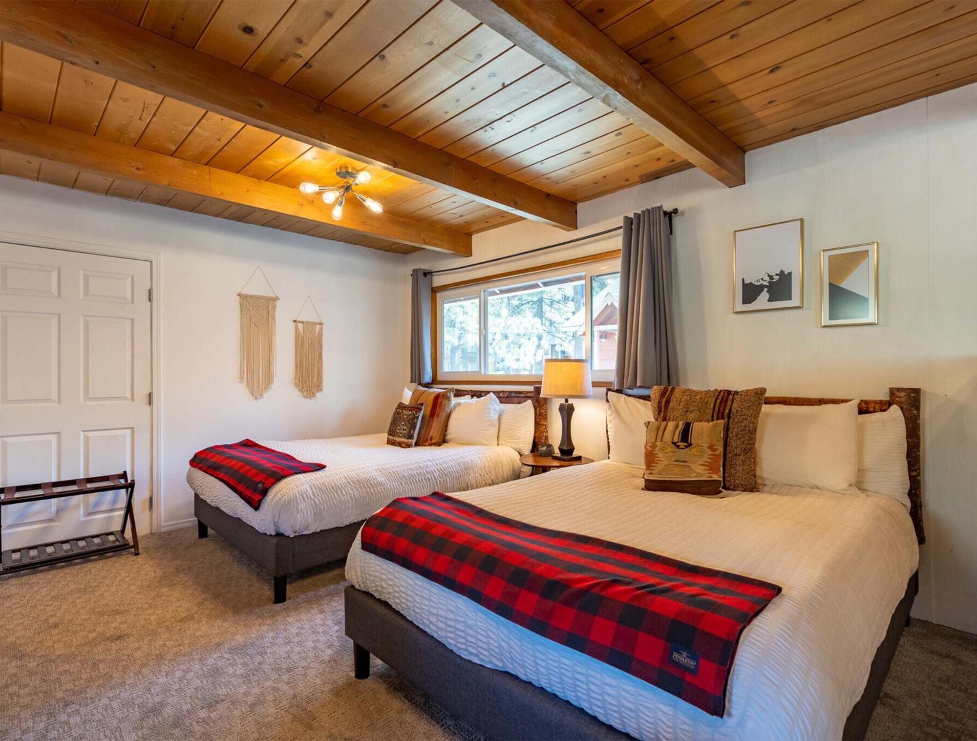 Grand Pine Cabins Wrightwood Exterior photo